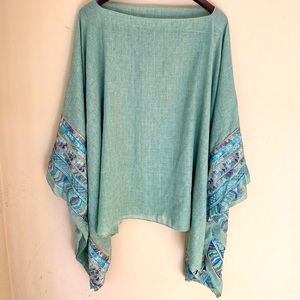 Three bird nest poncho One size